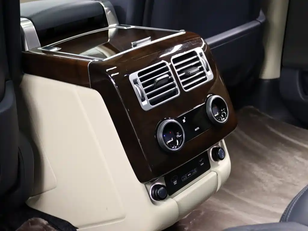 Land Rover Range Rover 2021 — фото 25