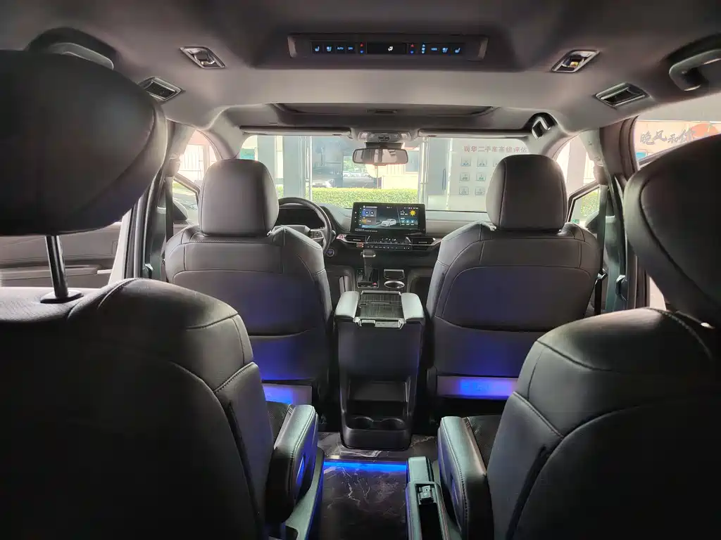 Toyota Sienna 2022 — фото 10