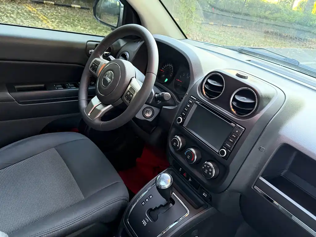 Jeep Compass 2013 — фото 10