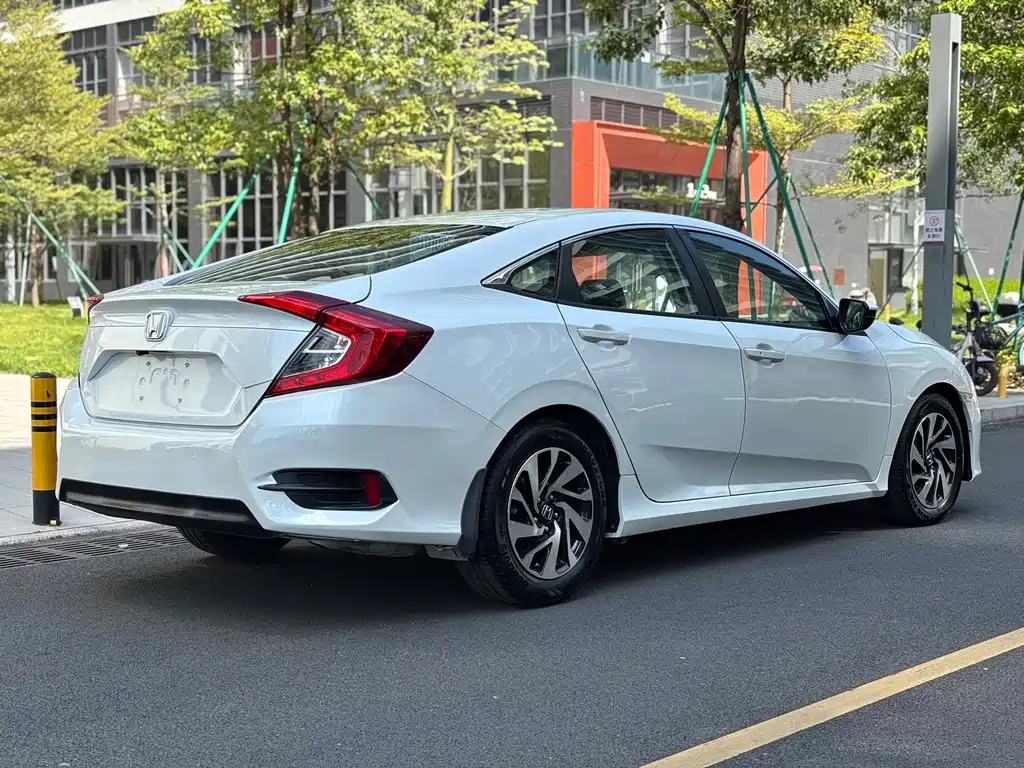 Honda Civic 2018 — фото 16
