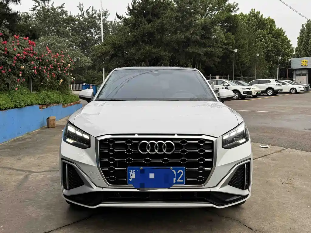 Audi Q2L 2022 — фото 2