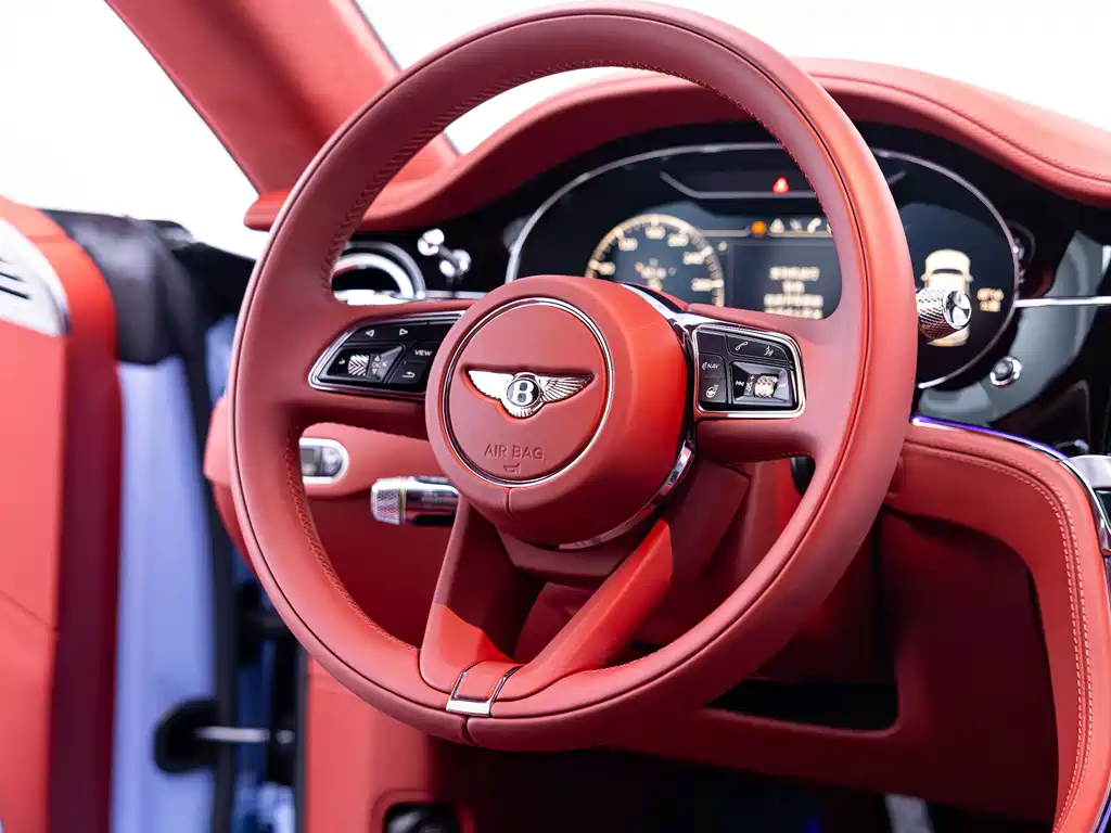 Bentley Continental 2023 — фото 9