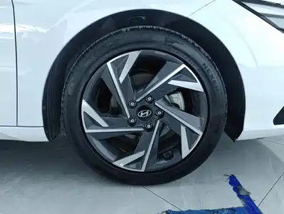 Hyundai Elantra 2025