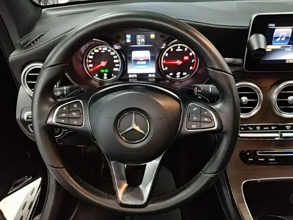 Mercedes-Benz GLC 2016 — фото 11