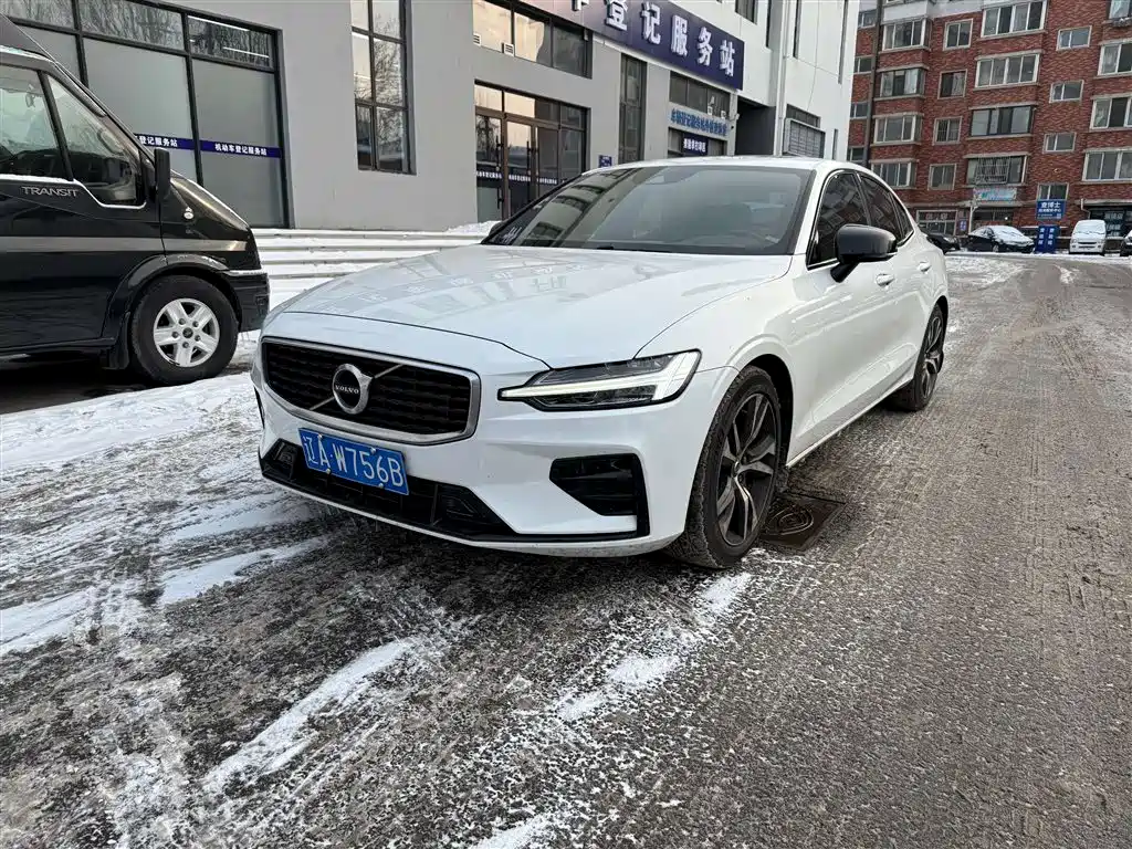 Volvo S60 2020 — фото 1