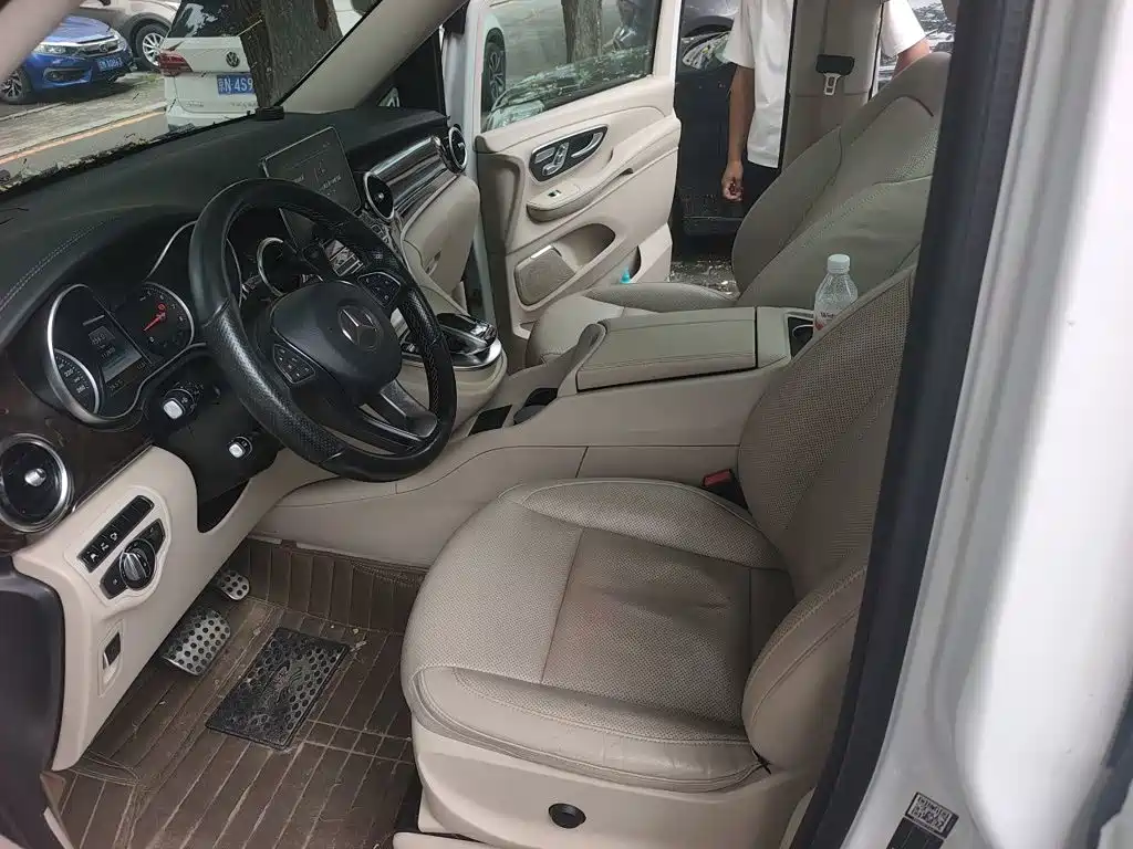 Mercedes-Benz V-Class 2016 — фото 11
