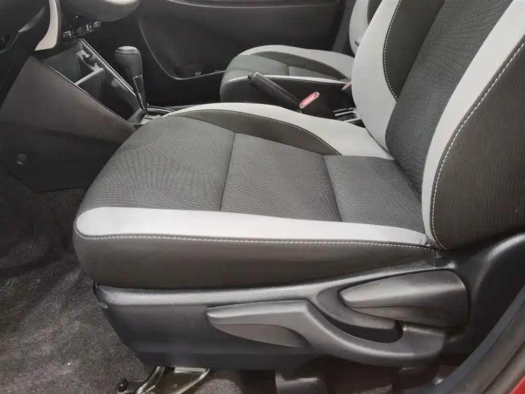 Toyota Yaris L 2021 — фото 20