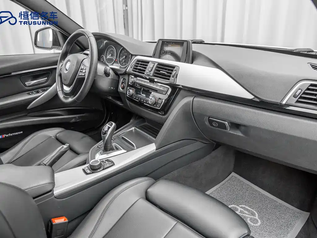 BMW 3 Series 2017 — фото 14