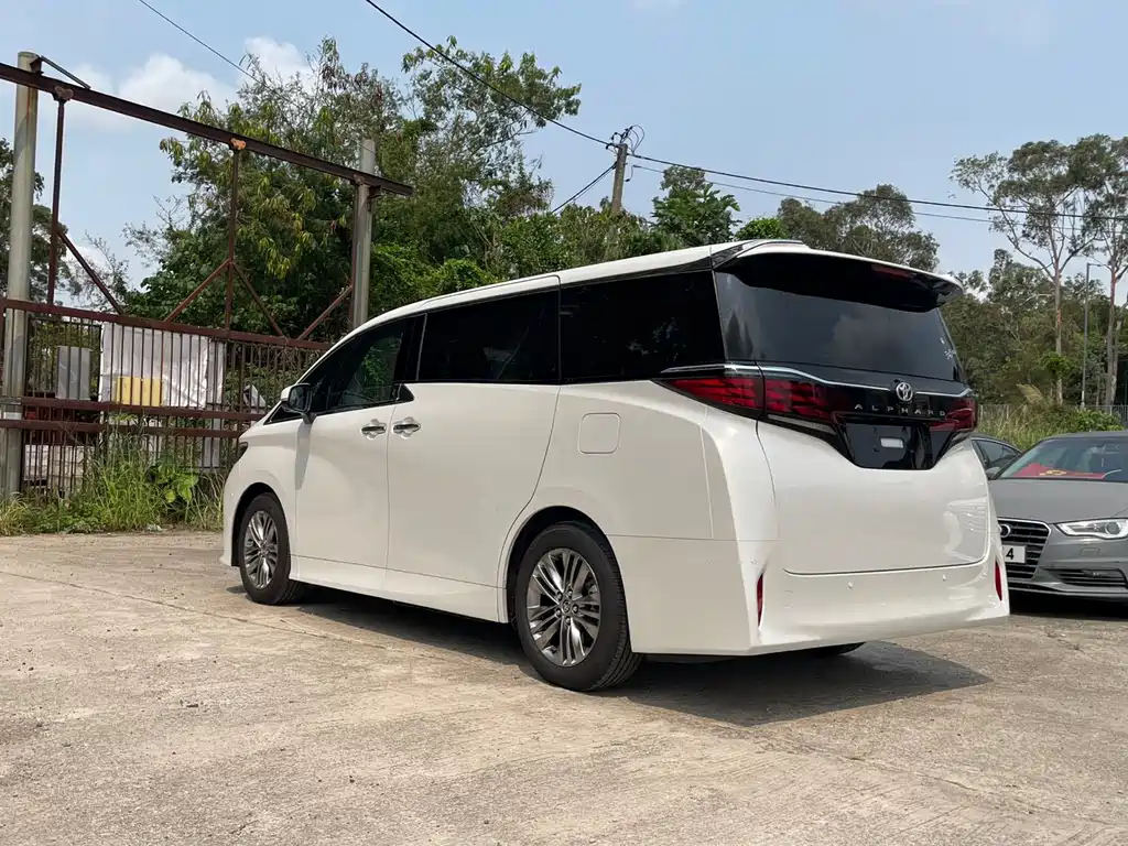 Toyota Alphard 2025 — фото 4