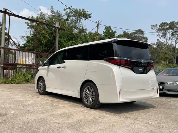 Toyota Alphard 2023