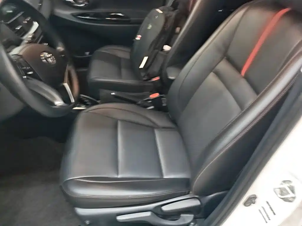 Toyota Yaris L 2022 — фото 15