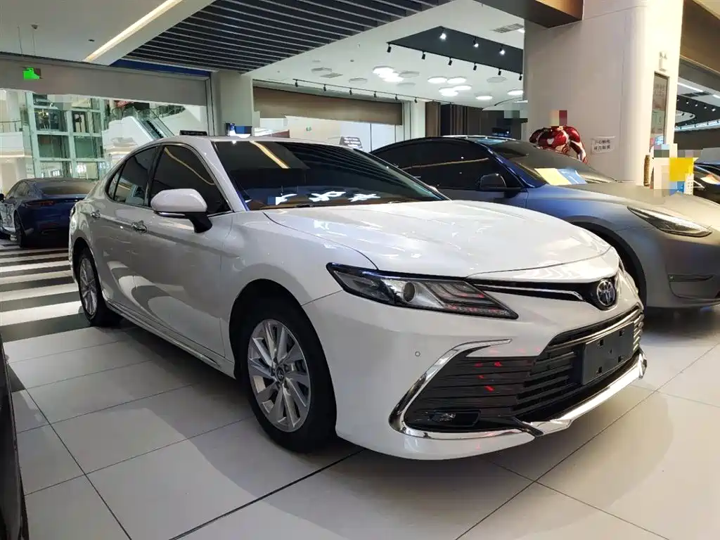 Toyota Camry 2023 — фото 4