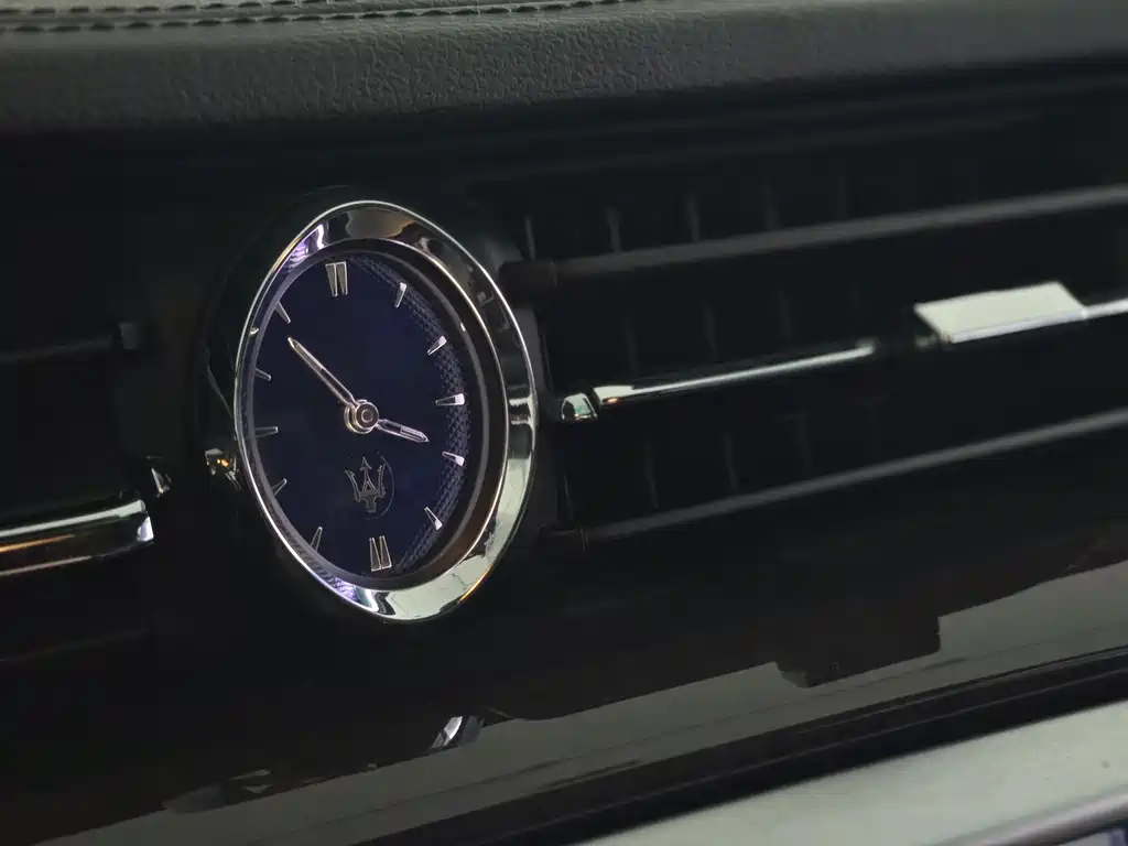 Maserati Quattroporte 2017 — фото 13