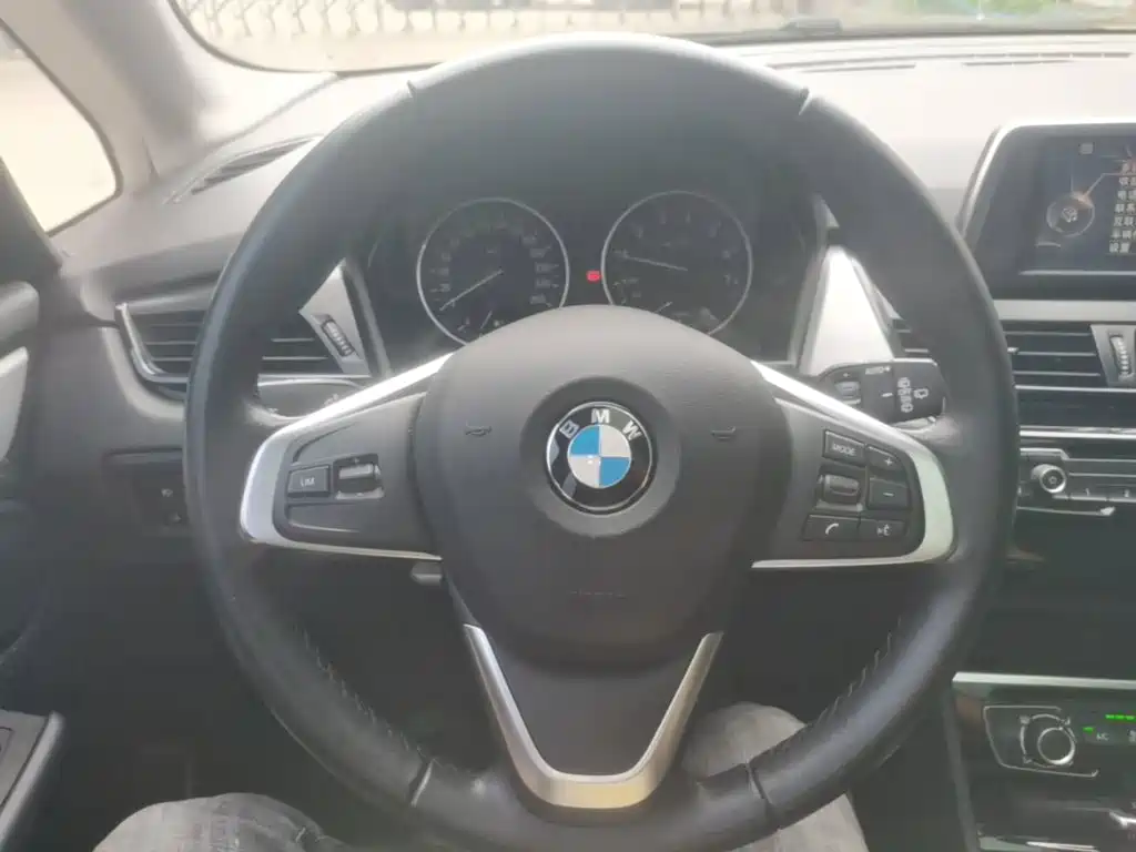 BMW 2 Series Station Wagon 2017 — фото 11