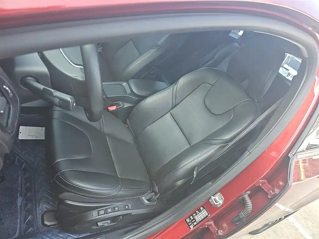 Volvo V40 2018 — фото 15