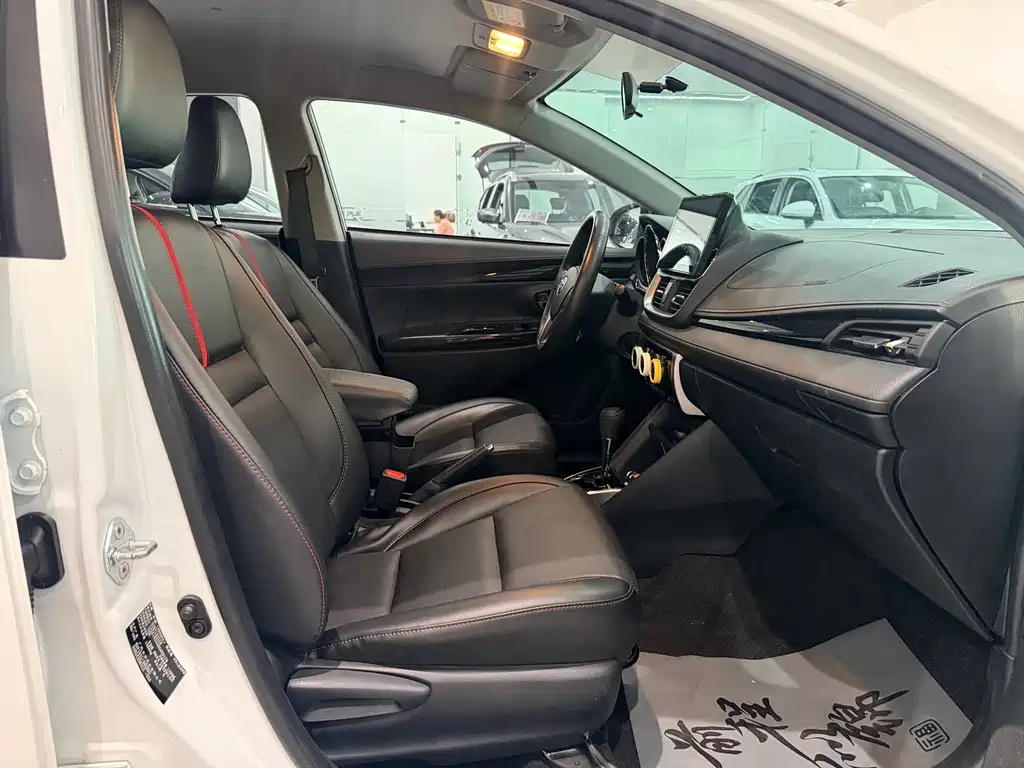 Toyota Yaris L 2022 — фото 9