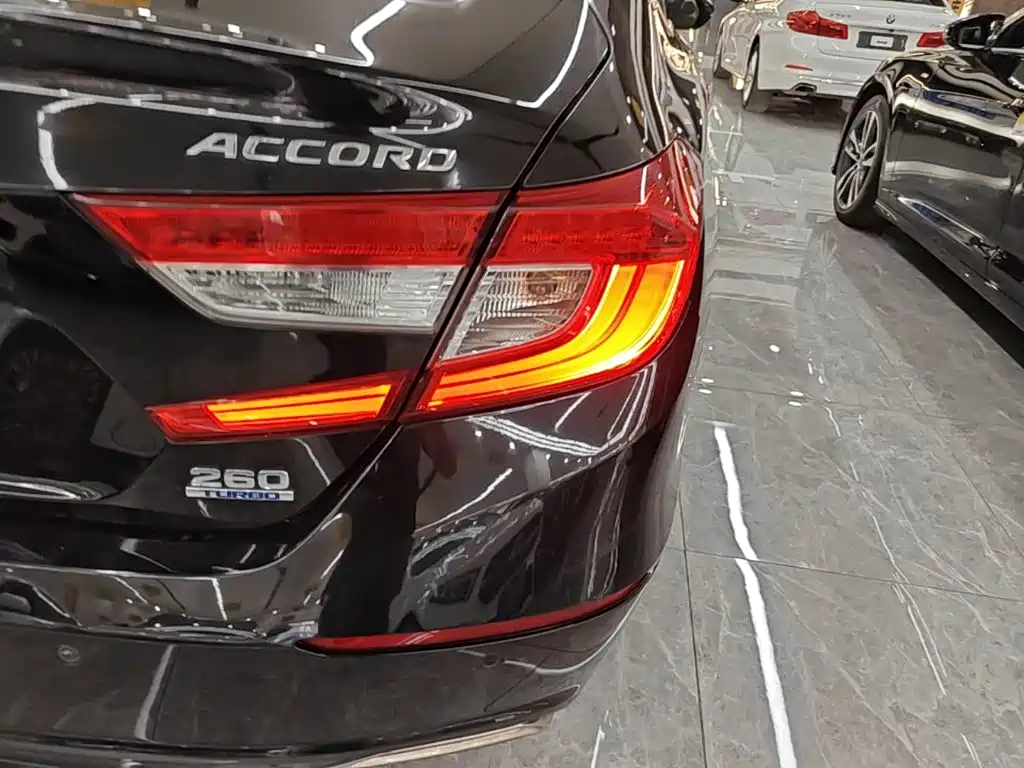Honda Accord 2018 — фото 8