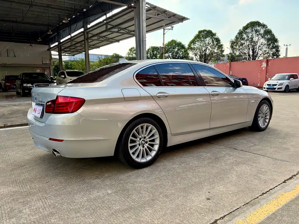 BMW 5 Series 2013 — фото 16