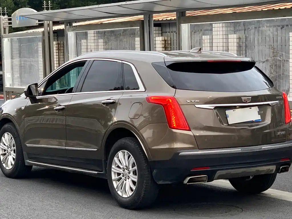 Cadillac XT5 2017 — фото 8