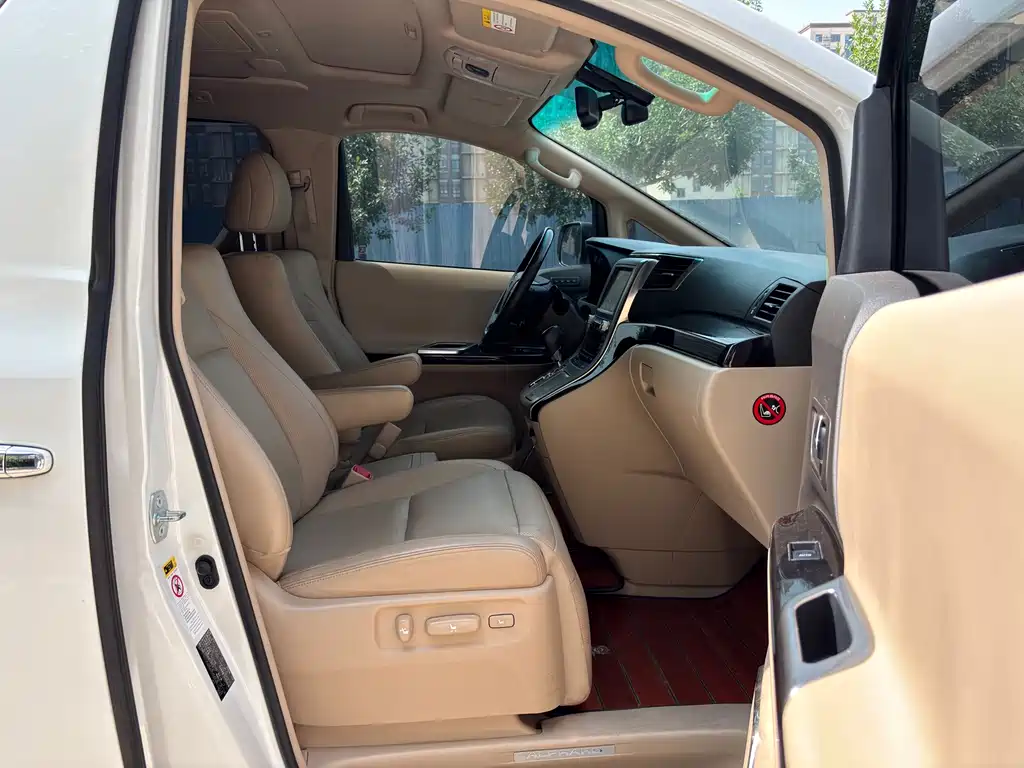 Toyota Alphard 2014 — фото 12