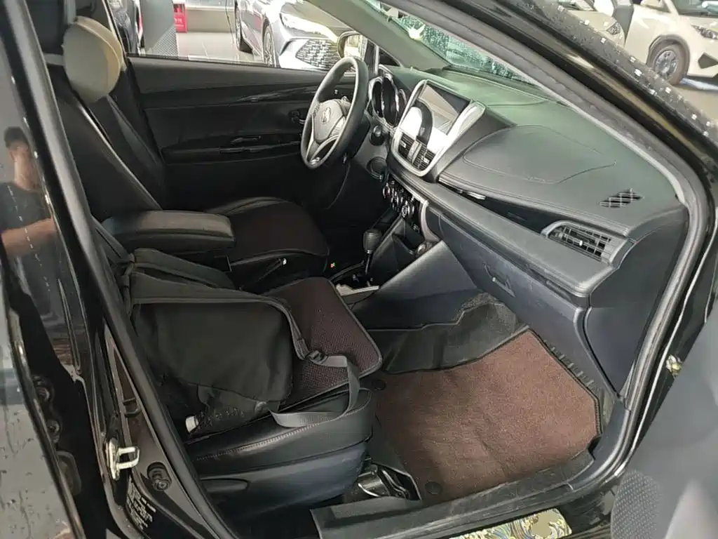 Toyota Yaris L 2021 — фото 25