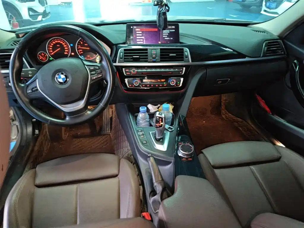 BMW 3 Series 2019 — фото 10