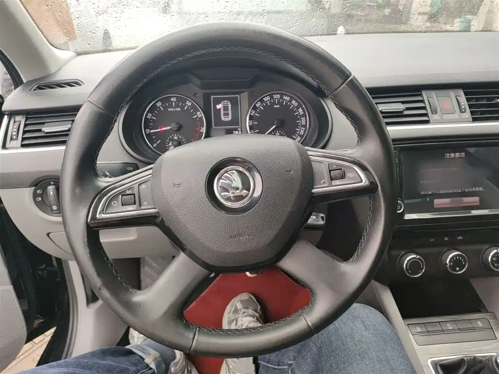Skoda Octavia 2015 — фото 11