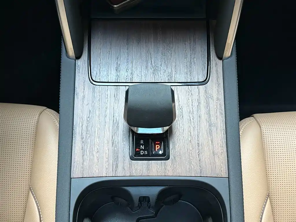 Land Rover Discovery Sport 2024 — фото 15