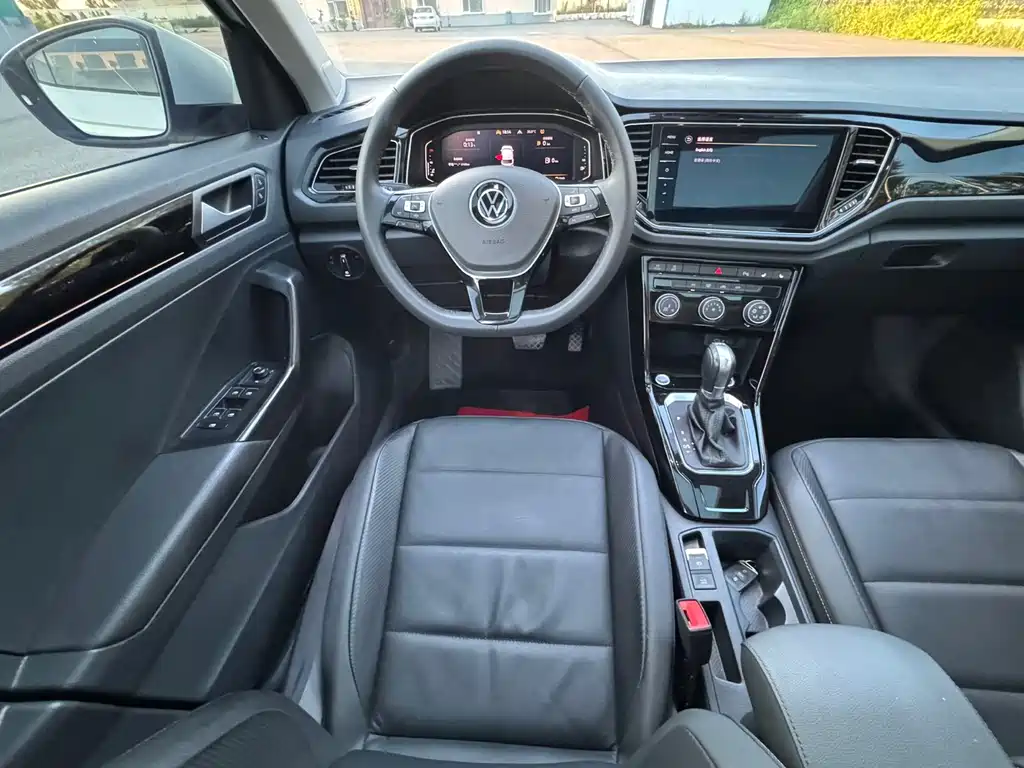 Volkswagen T-Roc 2023 — фото 11