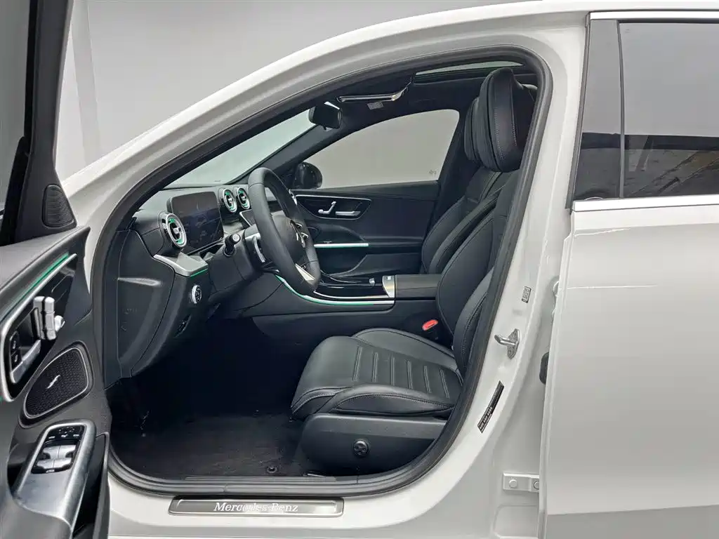 Mercedes-Benz C-Class 2023 — фото 15