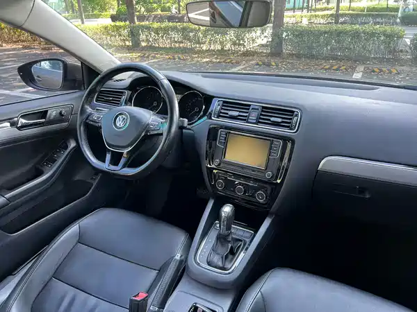 Volkswagen Sagitar 2017