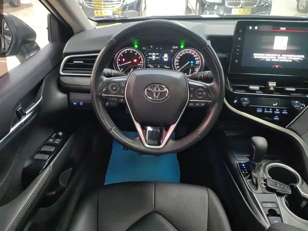 Toyota Camry 2022 — фото 11