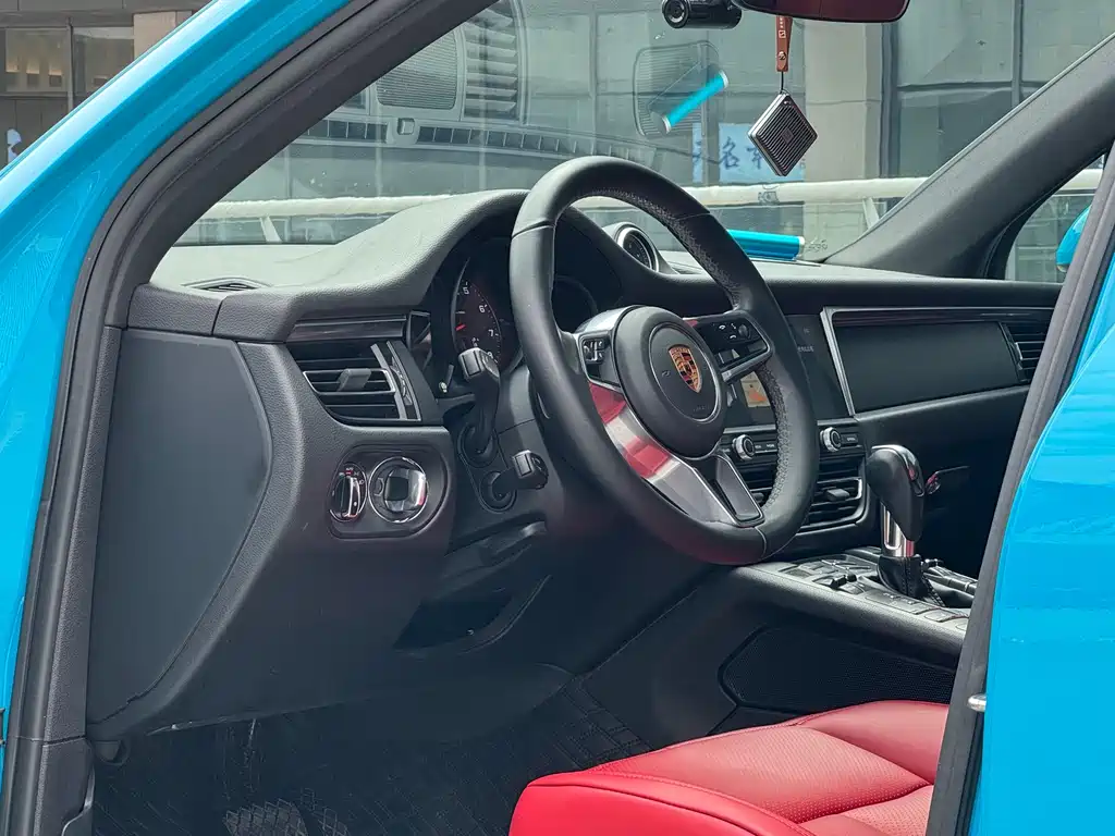 Porsche Macan 2018 — фото 13