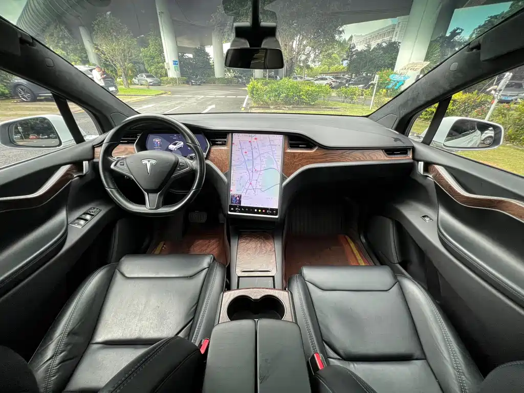 Tesla Model X 2018 — фото 29