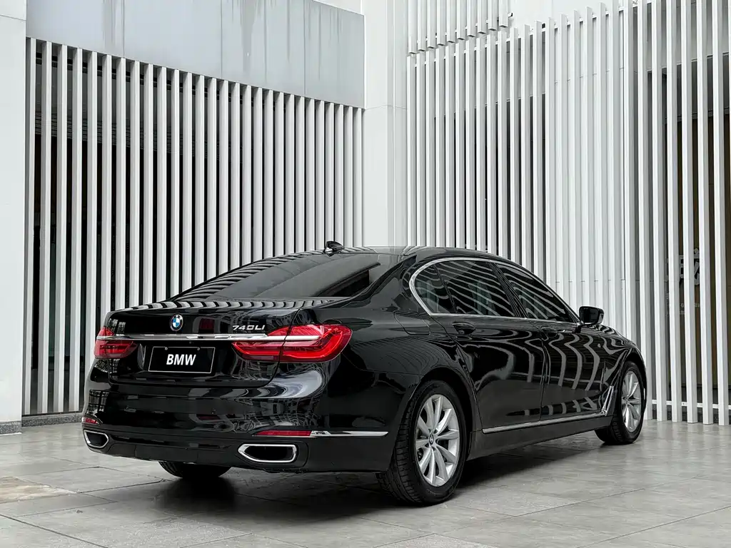 BMW 7 Series 2017 — фото 17