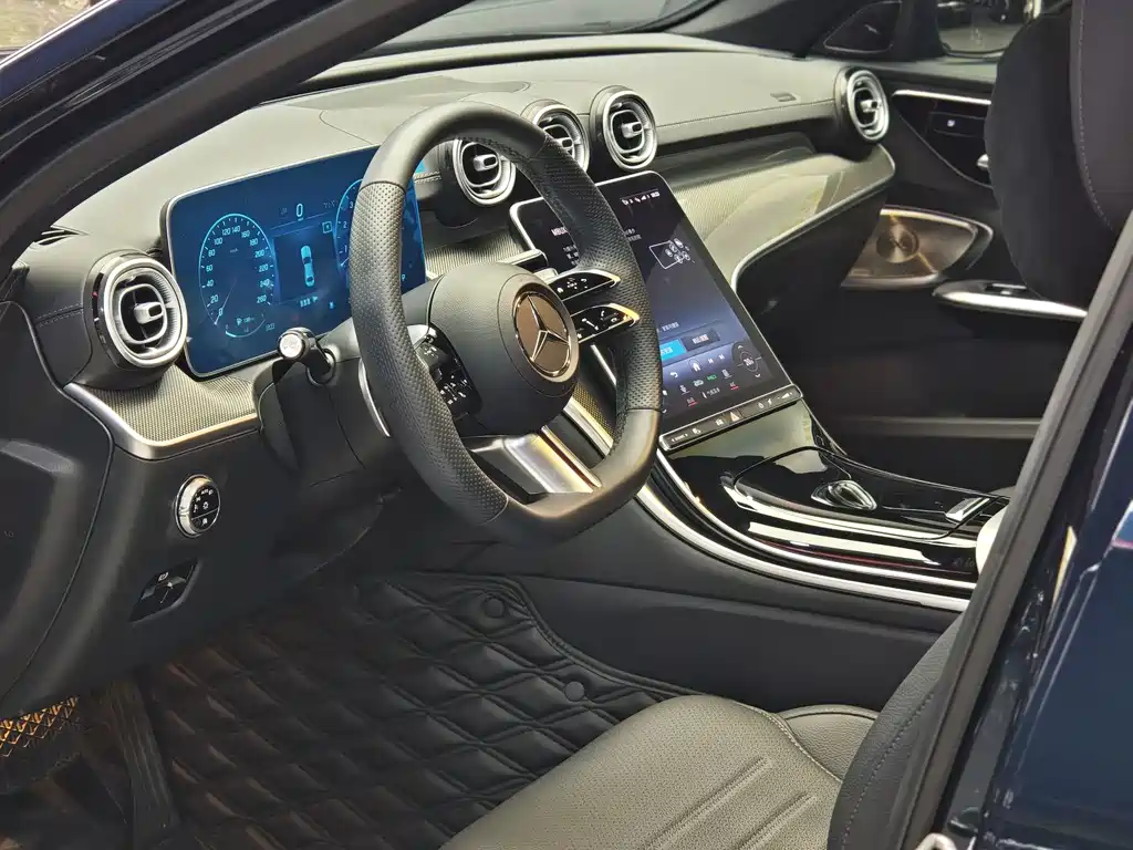 Mercedes-Benz C-Class 2023 — фото 10