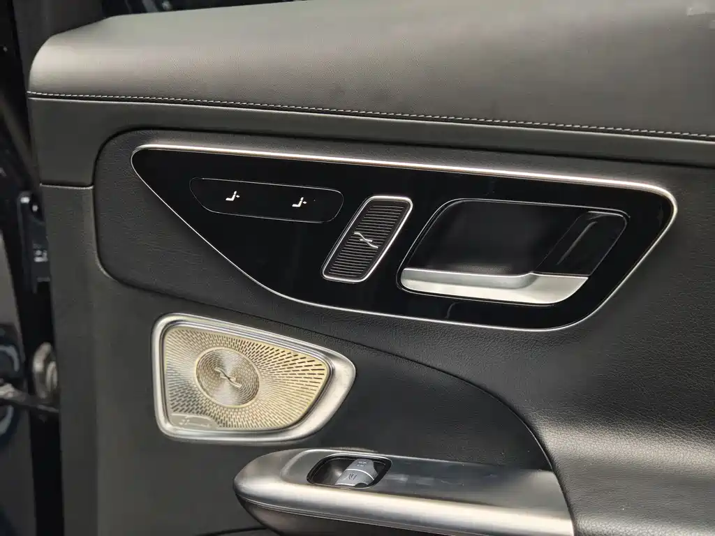 Mercedes-Benz C-Class 2023 — фото 12