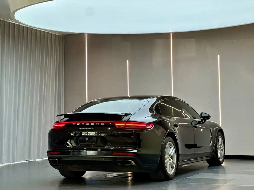 Porsche Panamera 2017 — фото 9