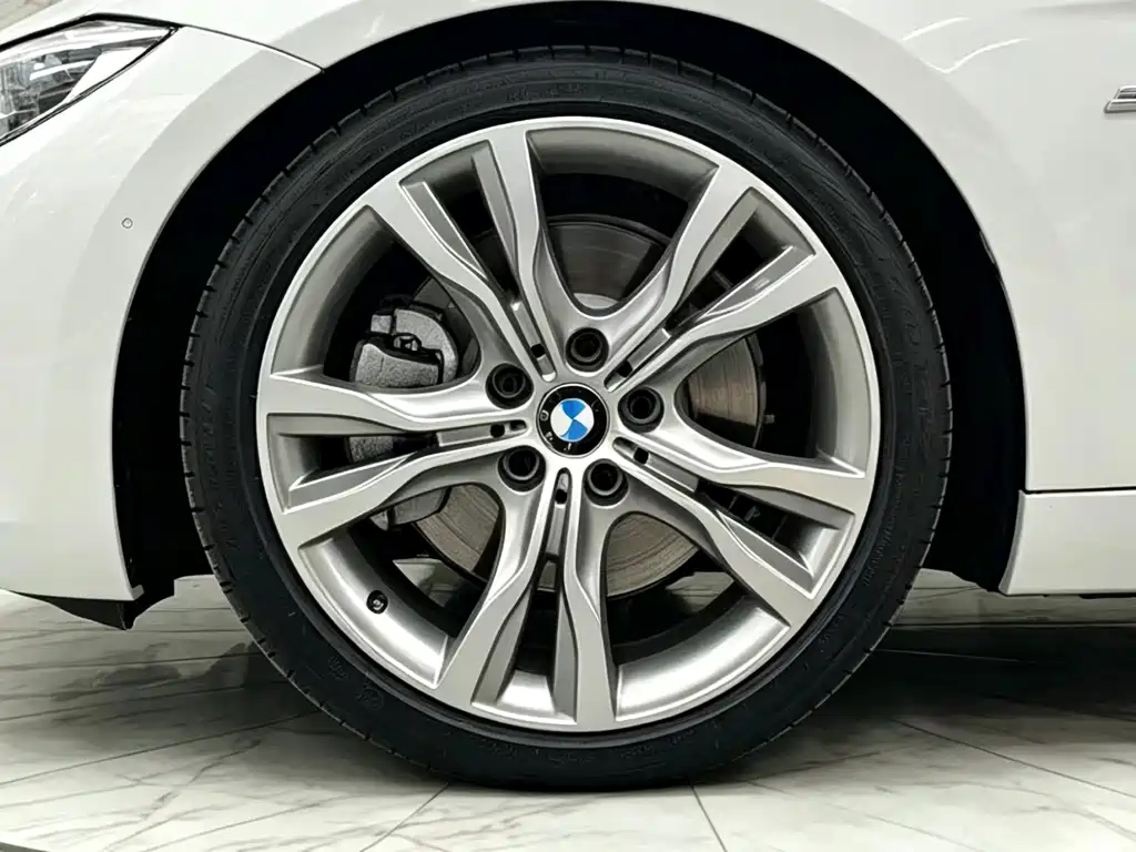 BMW 1 Series 2018 — фото 21