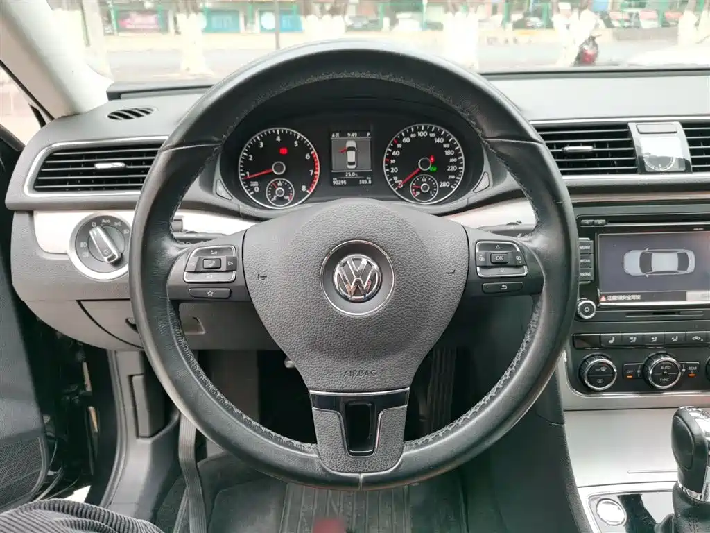 Volkswagen Passat 2015 — фото 11