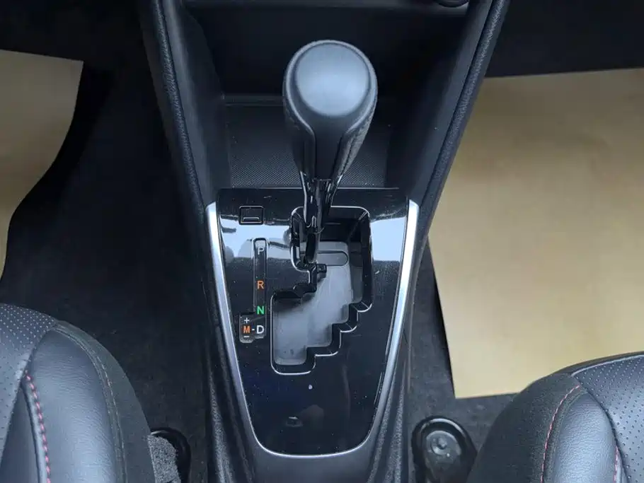 Toyota Yaris L 2022 — фото 16