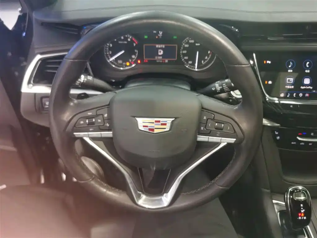 Cadillac XT6 2023 — фото 11