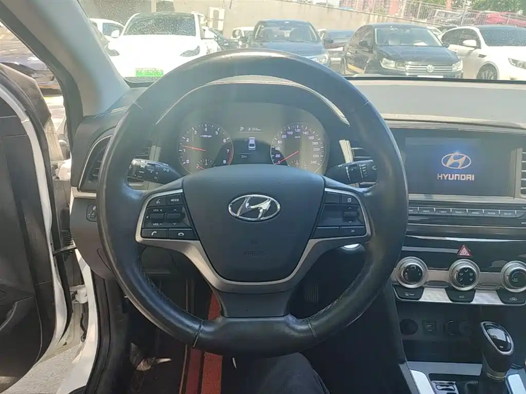 Hyundai Elantra 2020 — фото 11