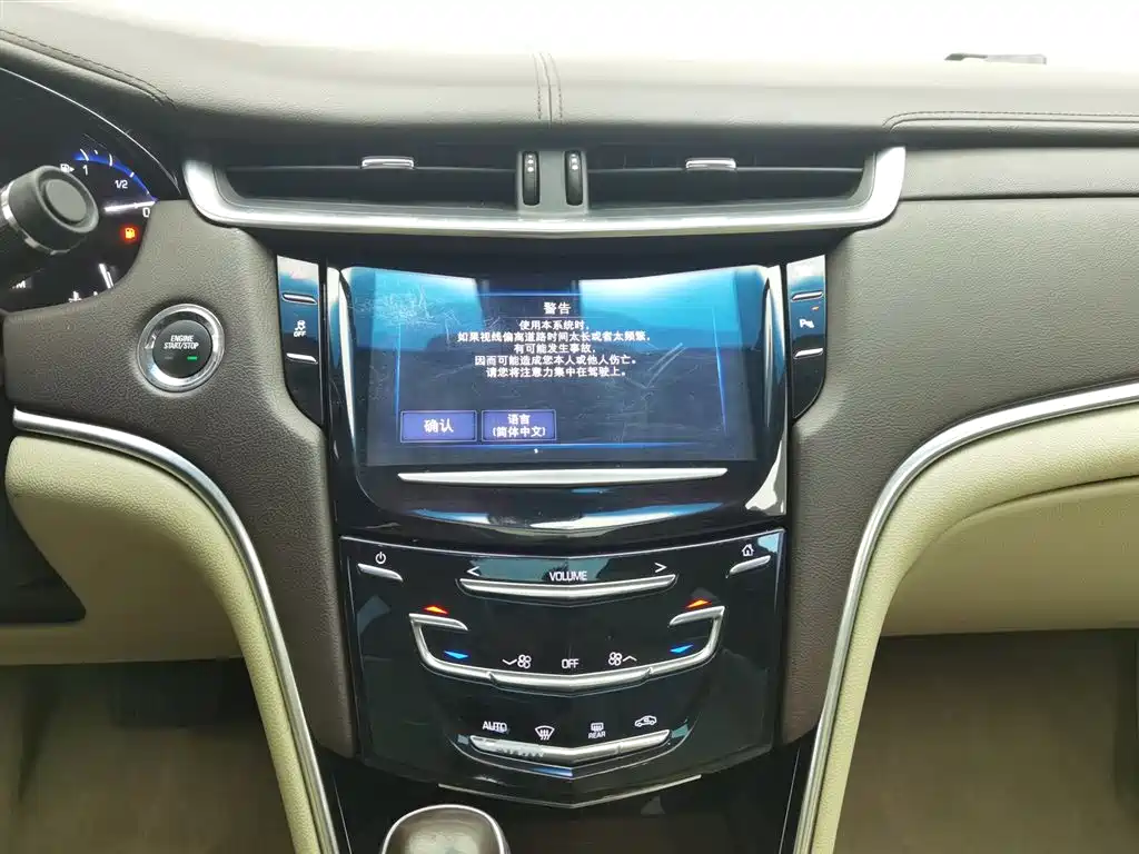 Cadillac XTS 2016 — фото 12