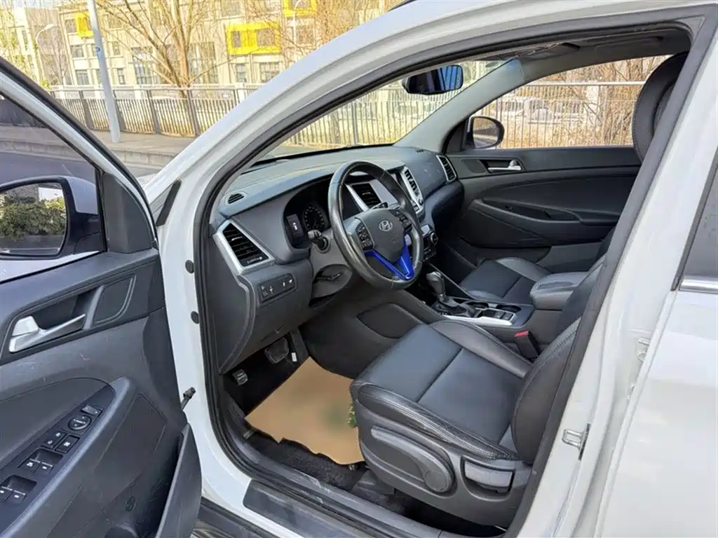 Hyundai Tucson 2015 — фото 8
