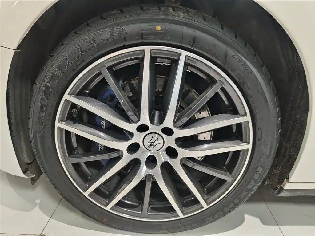 Maserati Ghibli 2021 — фото 11