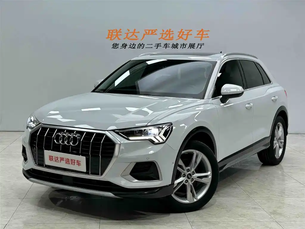 Audi Q3 2022 — фото 1