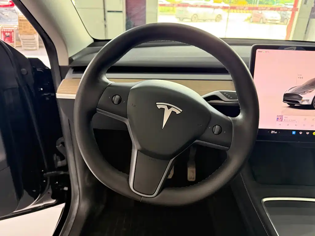 Tesla Model Y 2022 — фото 13