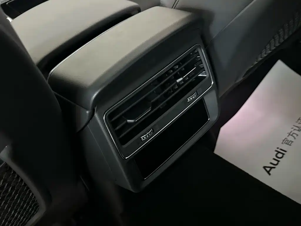 Audi Q7 2023 — фото 12