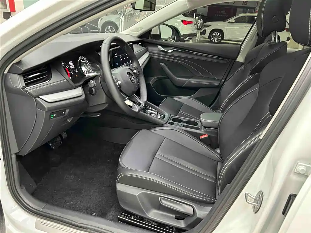 Skoda Octavia 2024 — фото 11